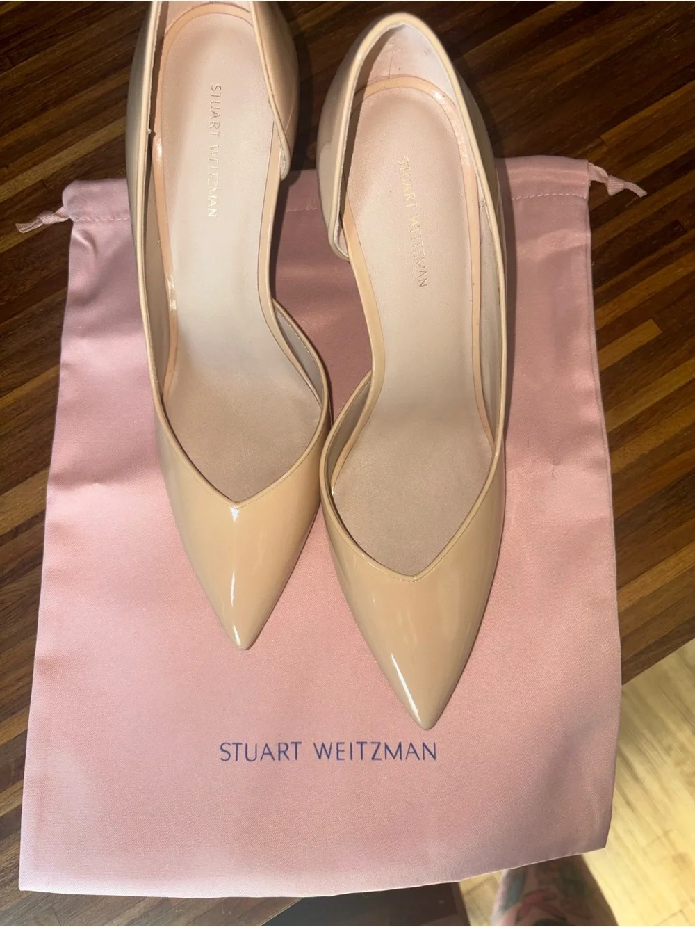 Stuart Weitzman | Beige Patent Leather Pointed-Toe Pumps